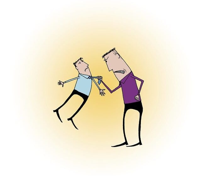 Tekening van een grote boze manager die een bange, kleinere freelancer optilt
